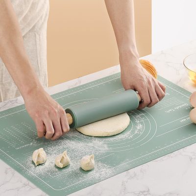 Silicone dough kneading rolling pin
