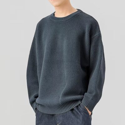 Sweater motif kotak-kotak nanas di leher bundar