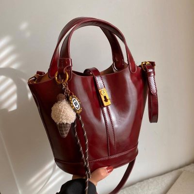 Retro glossy portable bucket bag