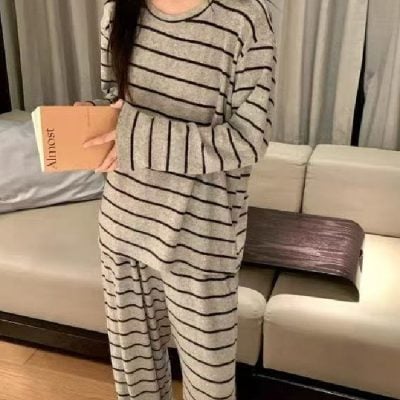 Round neck striped pajamas suit