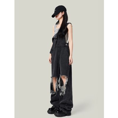 Ripped Denim suspender pants