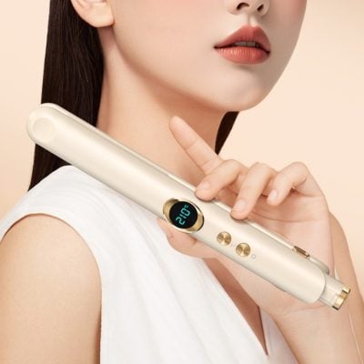 Negative ion hair straightener