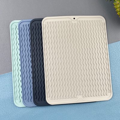 Silicone draining insulation placemat