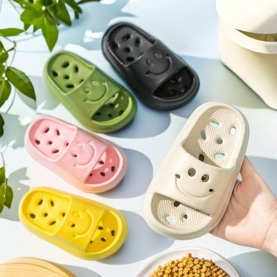 Children's bathroom slippers