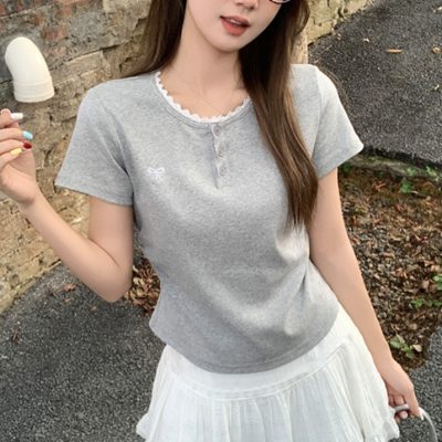 Lace collar embroidered butterfly top