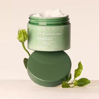 Mild exfoliating body scrub cream
