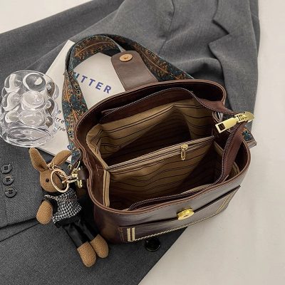 Retro shoulder messenger bag with pendant