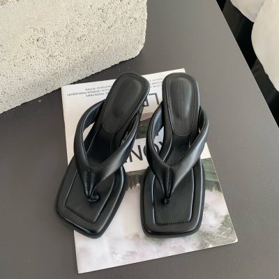 Square toe flip-toe sandals