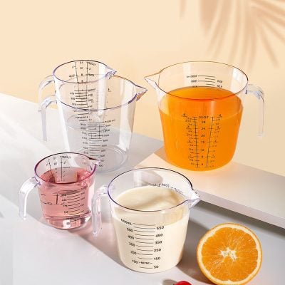 With scale measuring cup