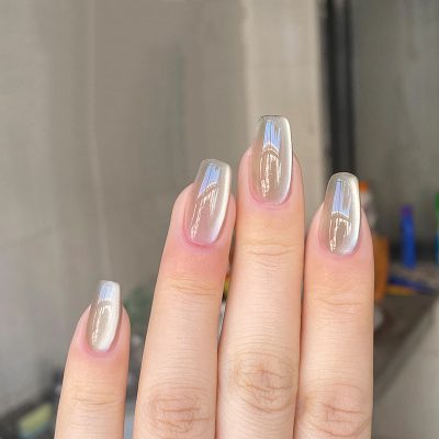 White Moonlight ceramic cat's eye gel nail polish