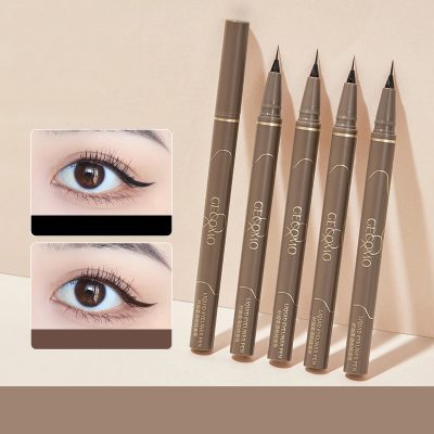 Very fine liquid eyeliner