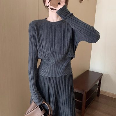 Round neck waist trimming knitted bottoming shirt
