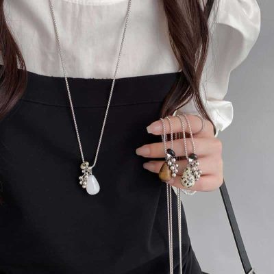 Long pendant sweater chain