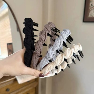 Non-slip toothed headband